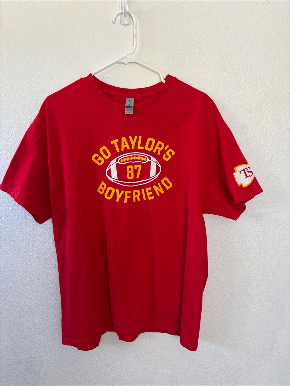 Gildan Red Short Sleeve Graphic Tee with Yellow Print -785sku